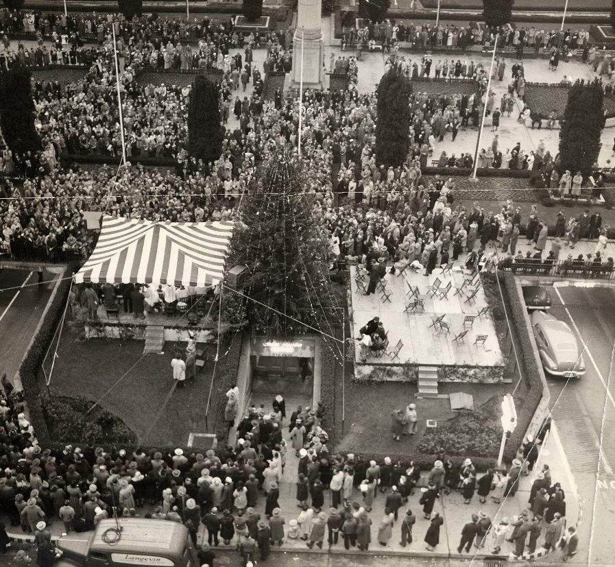 #4 Christmas concert at Union Square with John Charles Thomas and the Municipal Band, 1946