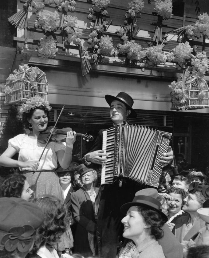 #60 Musicians at the Maiden Lane festival, 1940s