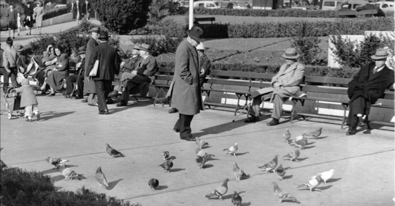 #116 People in Union Square Park, 1943