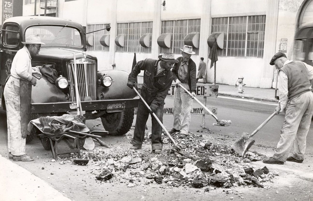 #165 Work crew on Mission Street between 4th and 5th streets, 1949
