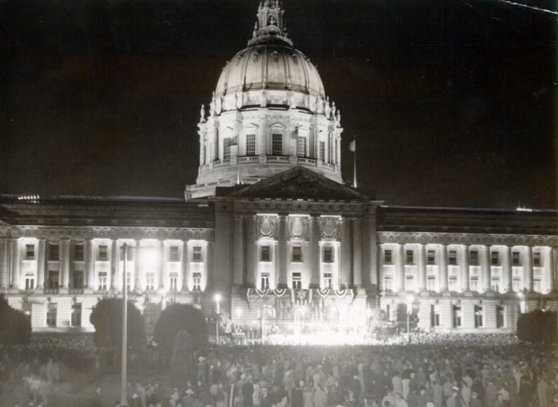 #209 Ten thousand San Franciscans at City Hall for a speech from President Harry Truman, 1948