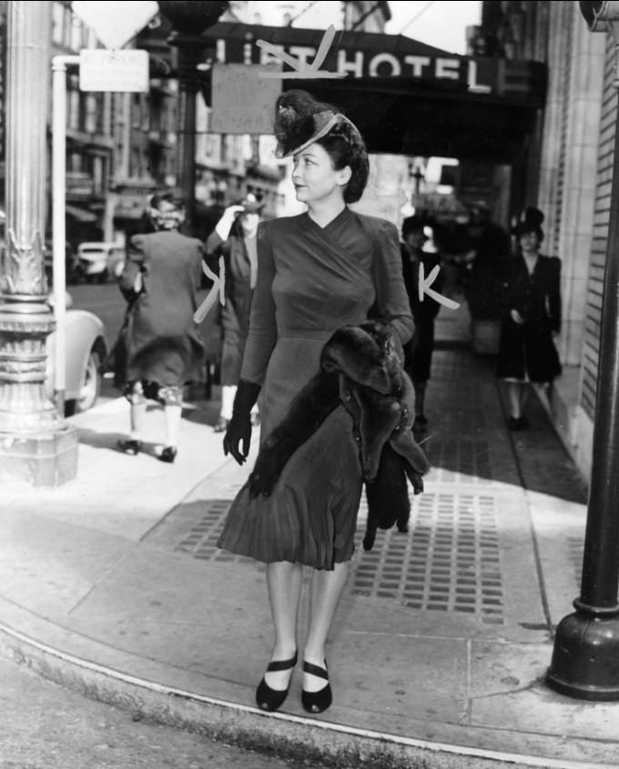 #95 Mrs. David Scoville on Geary Street, 1940