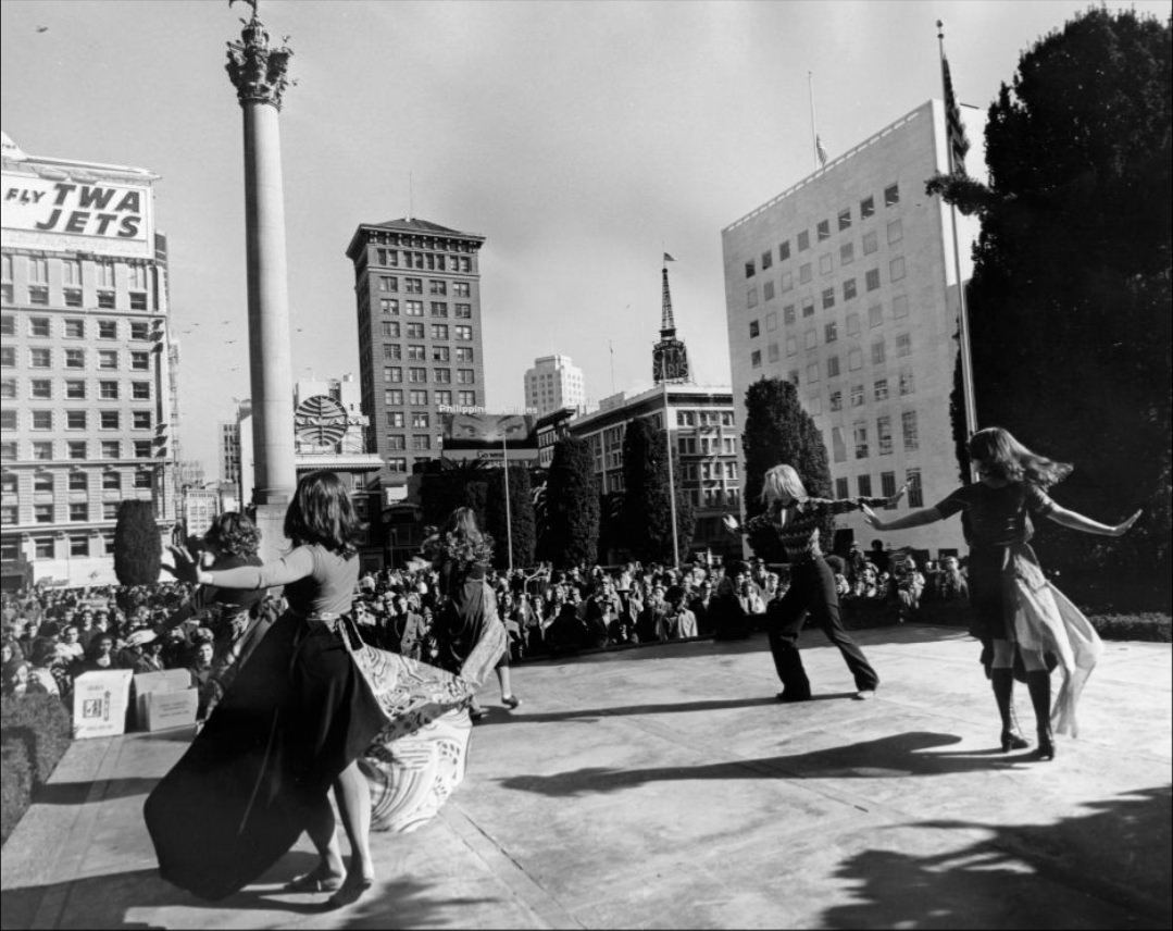 #132 Unknown dancers in Union Square, 1972.
