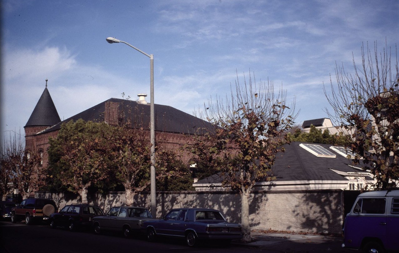 #121 San Francisco Gas Light Company at 3636 Buchanan Street, 1989.