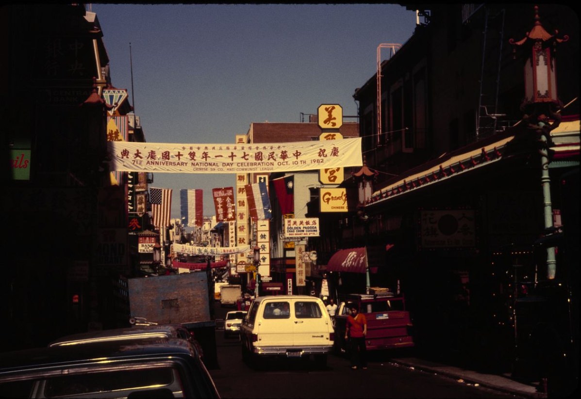 #85 Chinatown traffic and signs along Grant Avenue and Jackson Street, 1984.
