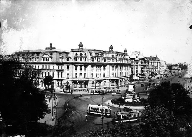 #18 Brătianu Monument in the University Square, 1920s