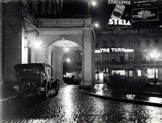#24 National Theatre entrance, 1920s