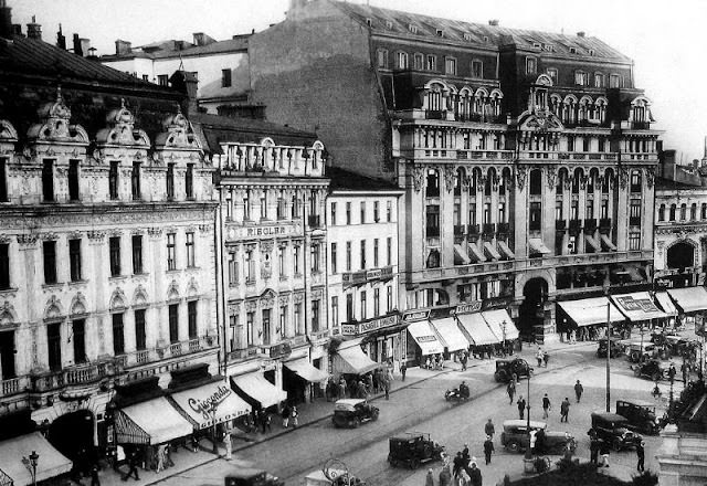 #3 Theater’s Plaza, Victoriei Avenue at Telephones Palace, 1920s