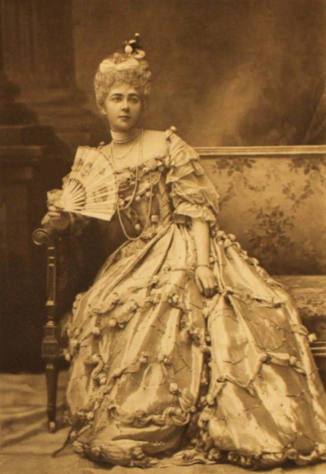 #30 Mrs Elizabeth James as the Archduchess Anne of Austria.