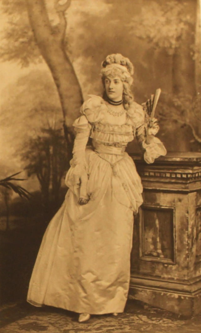 #38 The Countess of Dalkeith playing Helen.