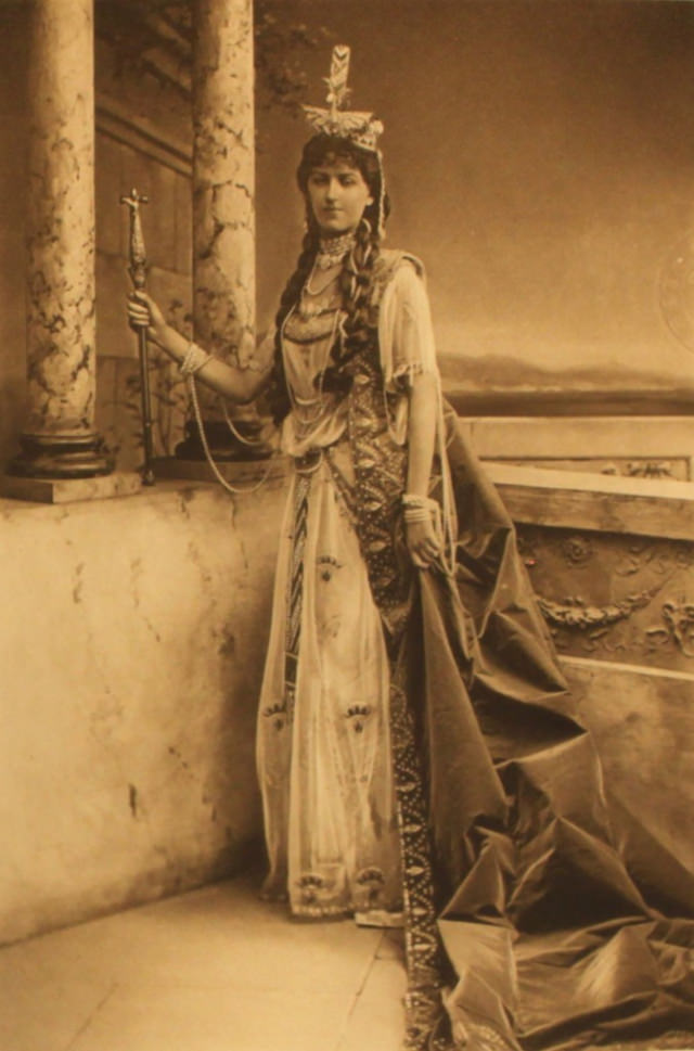 #41 Lady de Trafford as Semiramis Queen of Assyria.