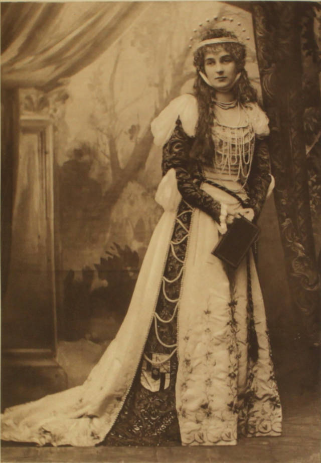 #7 The Countess of Mar as Beatrice Portinari the woman who inspired Dante.