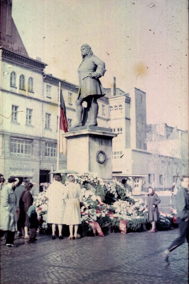 #14 Handel statue in Halle-Saale Square, 1960s