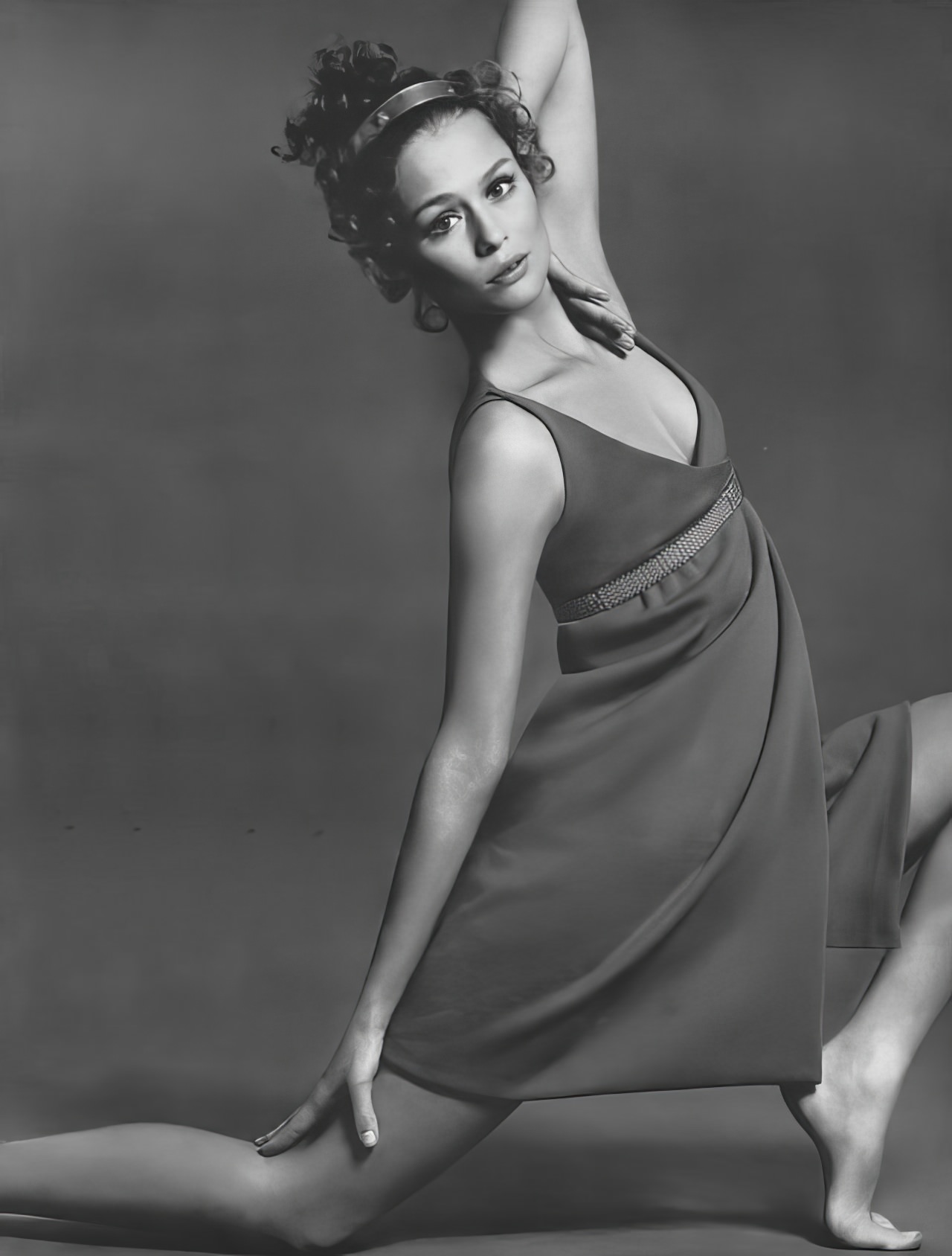#22 Lauren Hutton in a green wool knit dress by Junior Sophisticates, Vogue, March 1, 1968.