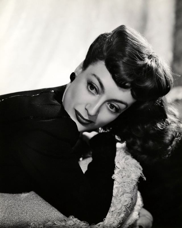 Joan Crawford’s Unforgettable Presence in “Above Suspicion” (1943) Movies