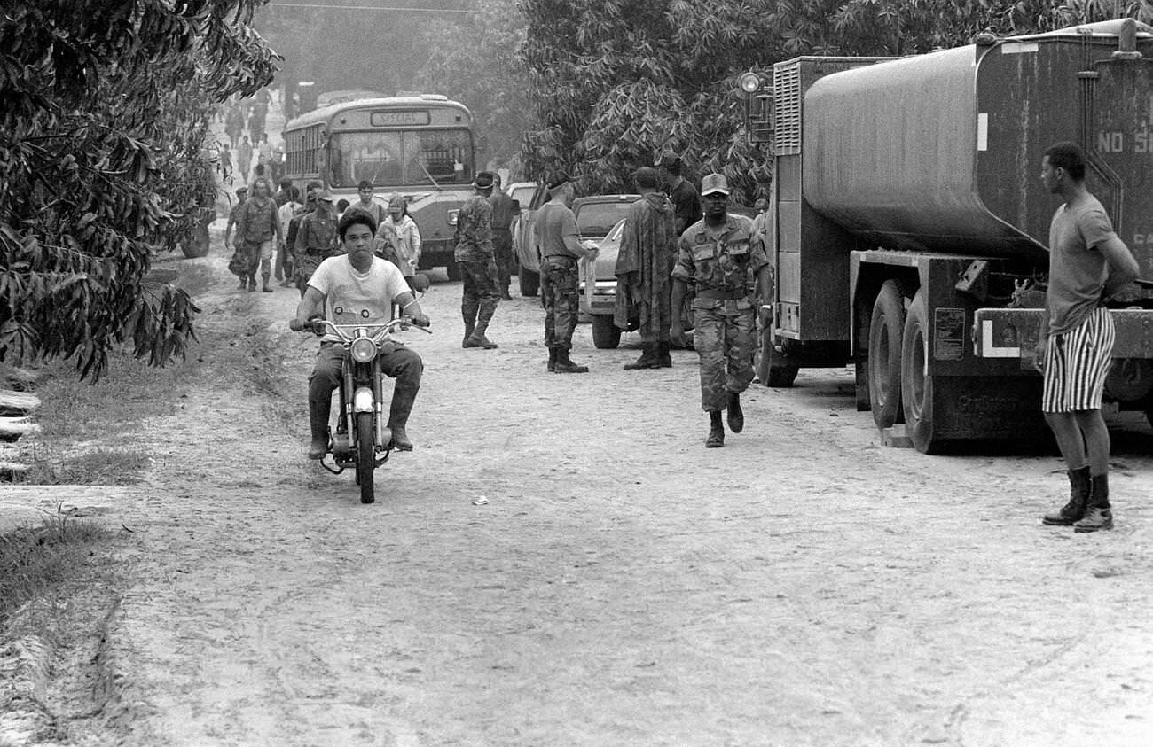 Local residents and military personnel evacuate the Philippines in the aftermath of Mount Pinatubo’s eruption, which reawakened after over 600 years.