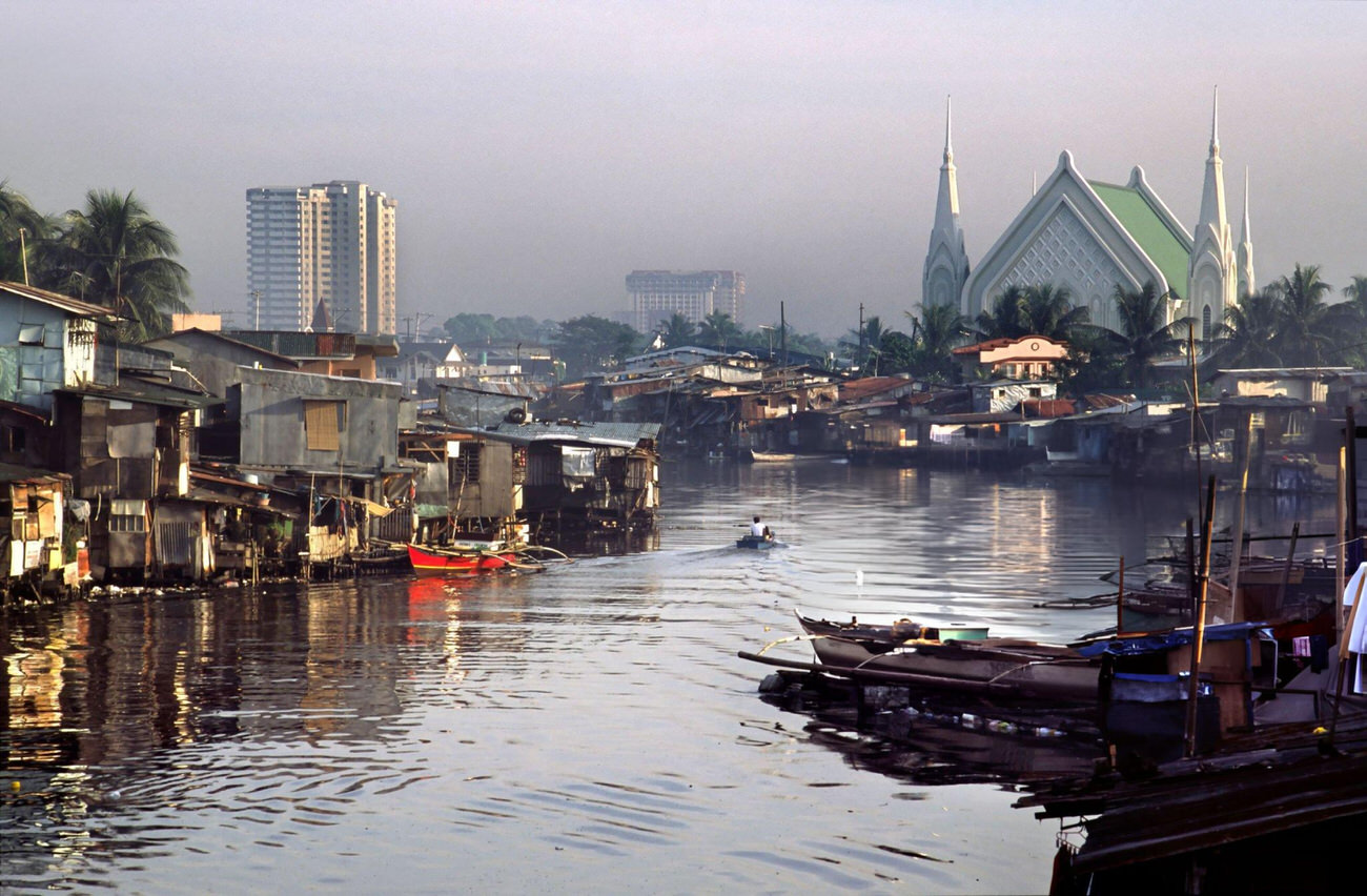 #65 The juxtaposition of squalor and religion in Manila, Philippines.