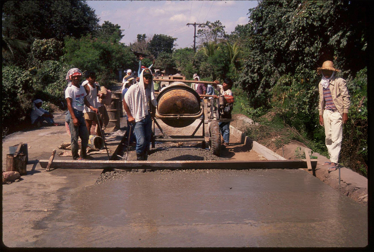 #77 Road workers at the Payatas Dumpsite, Manila, Philippines, July 1988.