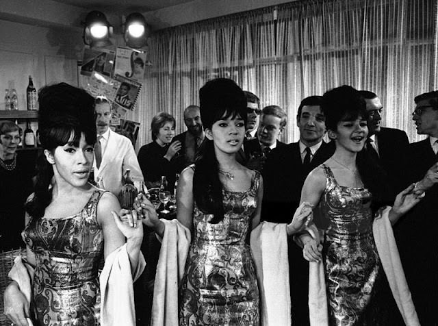 The Ronettes’ Captivating 1964 London Visit Through Beautiful Photos Music