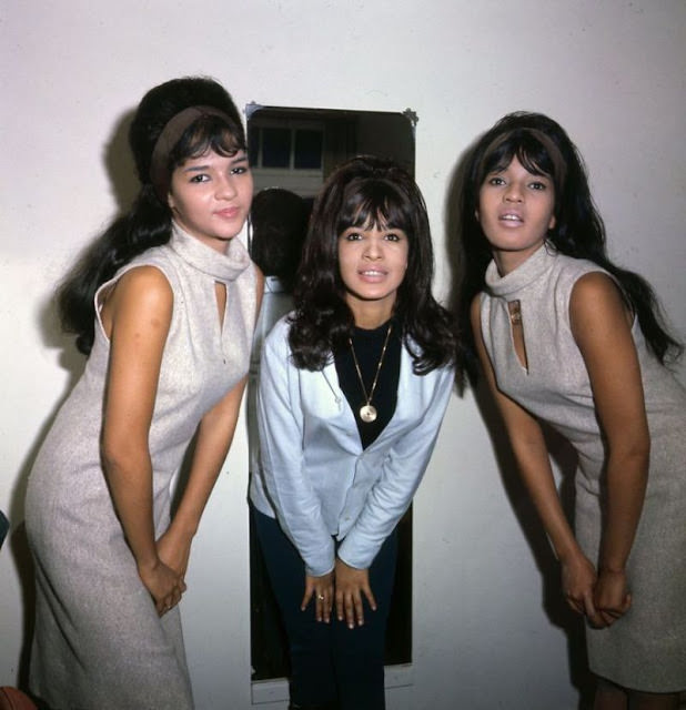 The Ronettes’ Captivating 1964 London Visit Through Beautiful Photos Music