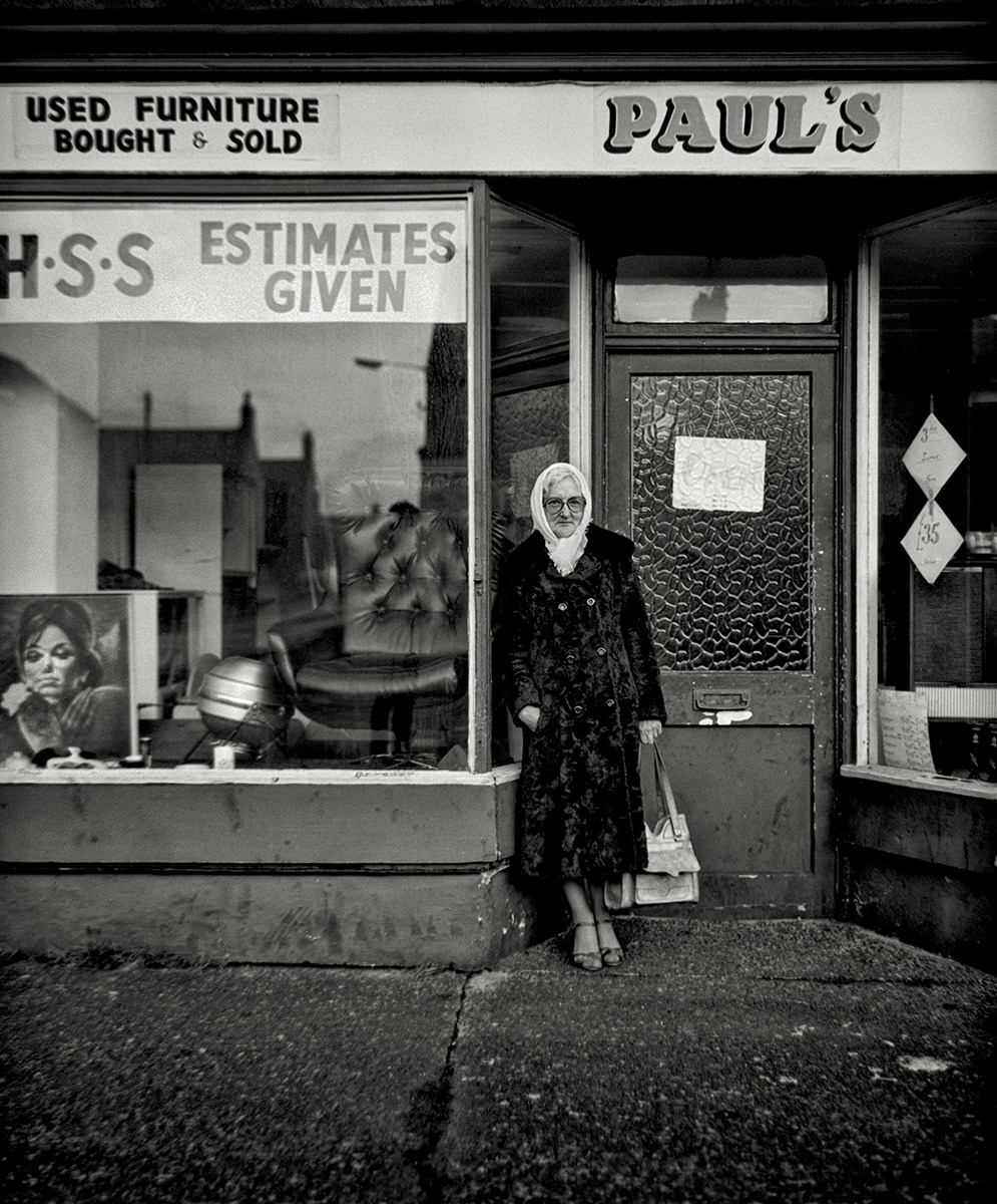 #3 Waiting for her daughter – Hawthorn Road