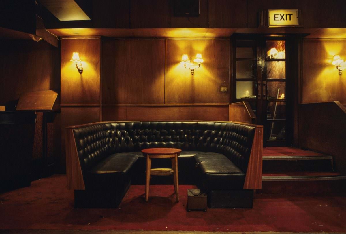 #13 Lounge bar with sprung dance-floor. Used as location in various films and TV series like ‘Taggart’.