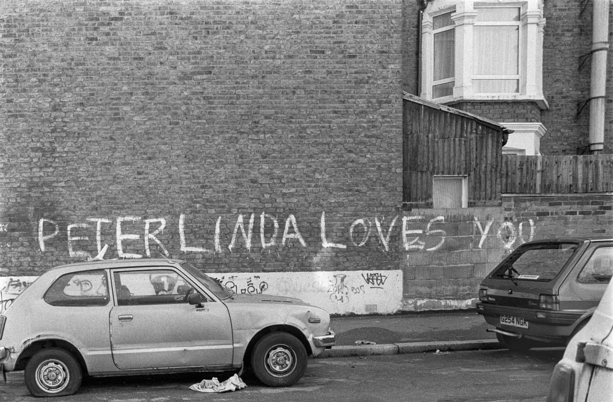 #42 Graffiti, Helix Rd, Brixton Hill, Lambeth, 1991