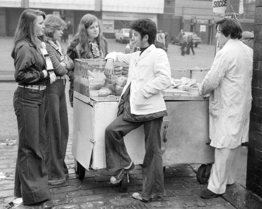 #10 Stunning Vintage Photos of Manchester Football Fans, 1976-77 #10 Sports