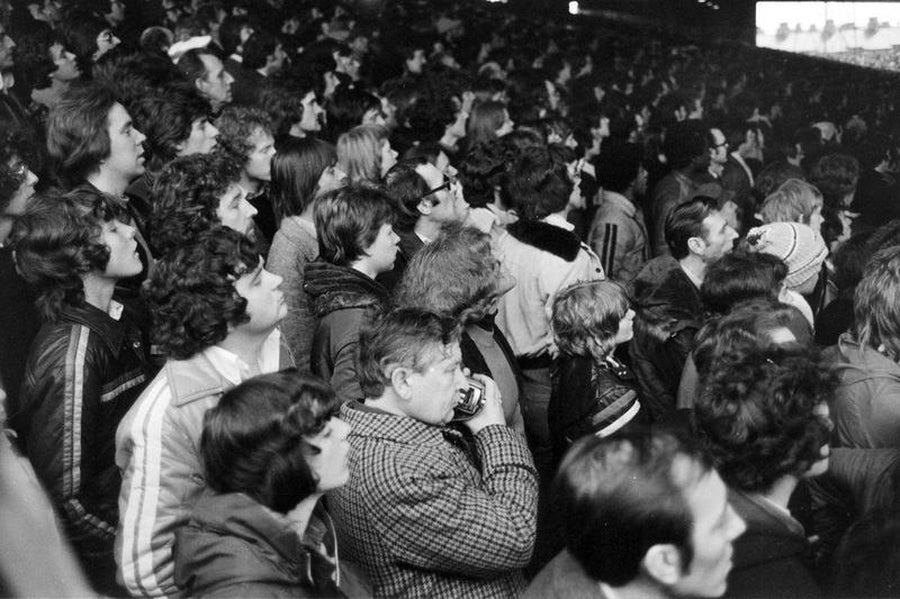 Stunning Vintage Photos of Manchester Football Fans, 1976-77 Sports
