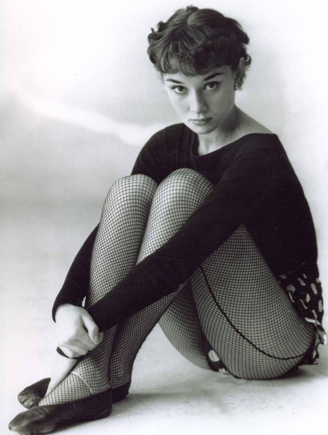 A Star is Born: Audrey Hepburn’s Enchanting Debut in “Secret People” (1952) Movies &; TV
