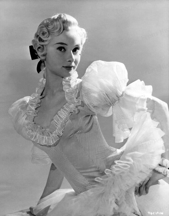 A Star is Born: Audrey Hepburn’s Enchanting Debut in “Secret People” (1952) Movies &; TV