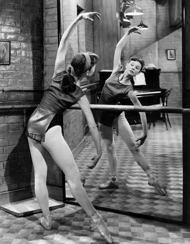 A Star is Born: Audrey Hepburn’s Enchanting Debut in “Secret People” (1952) Movies &; TV
