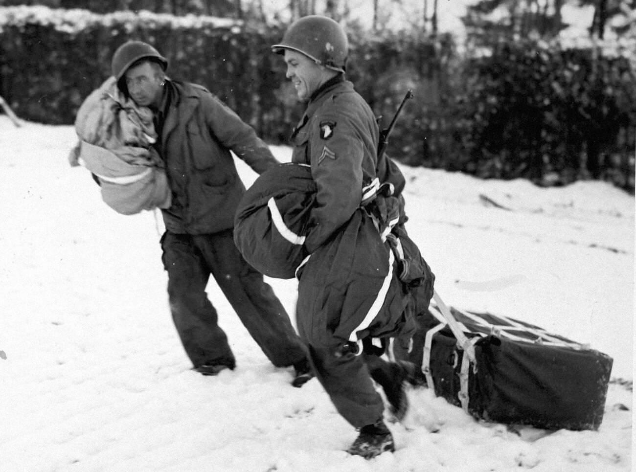 #32 Bastogne (Belgium) besieged, 1944.