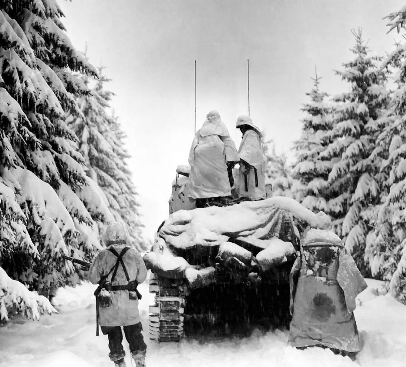 #60 Tanks and infantrymen of the U.S. Army’s Company G, 740th Tank Battalion, 504th Regiment, 82nd Airborne Division, push through the snow toward their objective near Herresbach, Belgium, 1945.