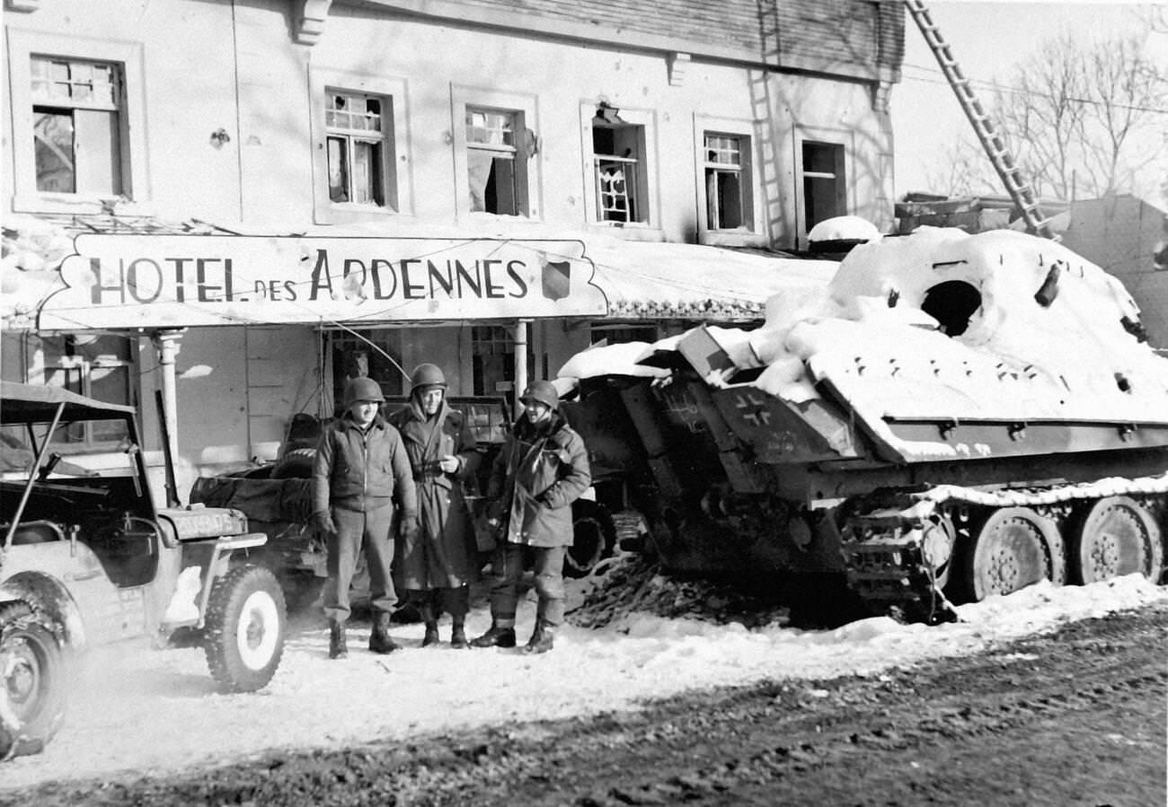 #68 Officers of the 9th U.S. Air Force in front of a disabled German tank, 1945.