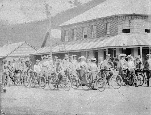 Waratah Rovers Bicycle Club on tour. Sydney – Campbelltown – Appin – Bulli – South Coast. Photo taken at Picton outside the Royal Hotel, 1900.