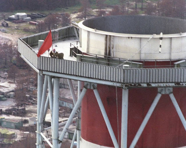 #10 Following orders issued by Soviet authorities to mark the end of cleanup operations on the roof of the No. 3 reactor.