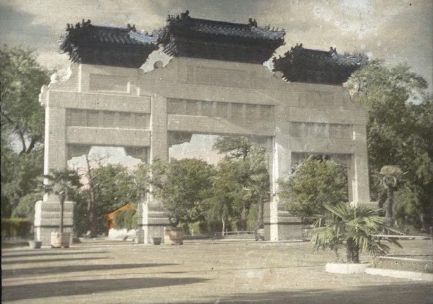 #4 The Stone Pailou (Gateway) in Zhongshan Park