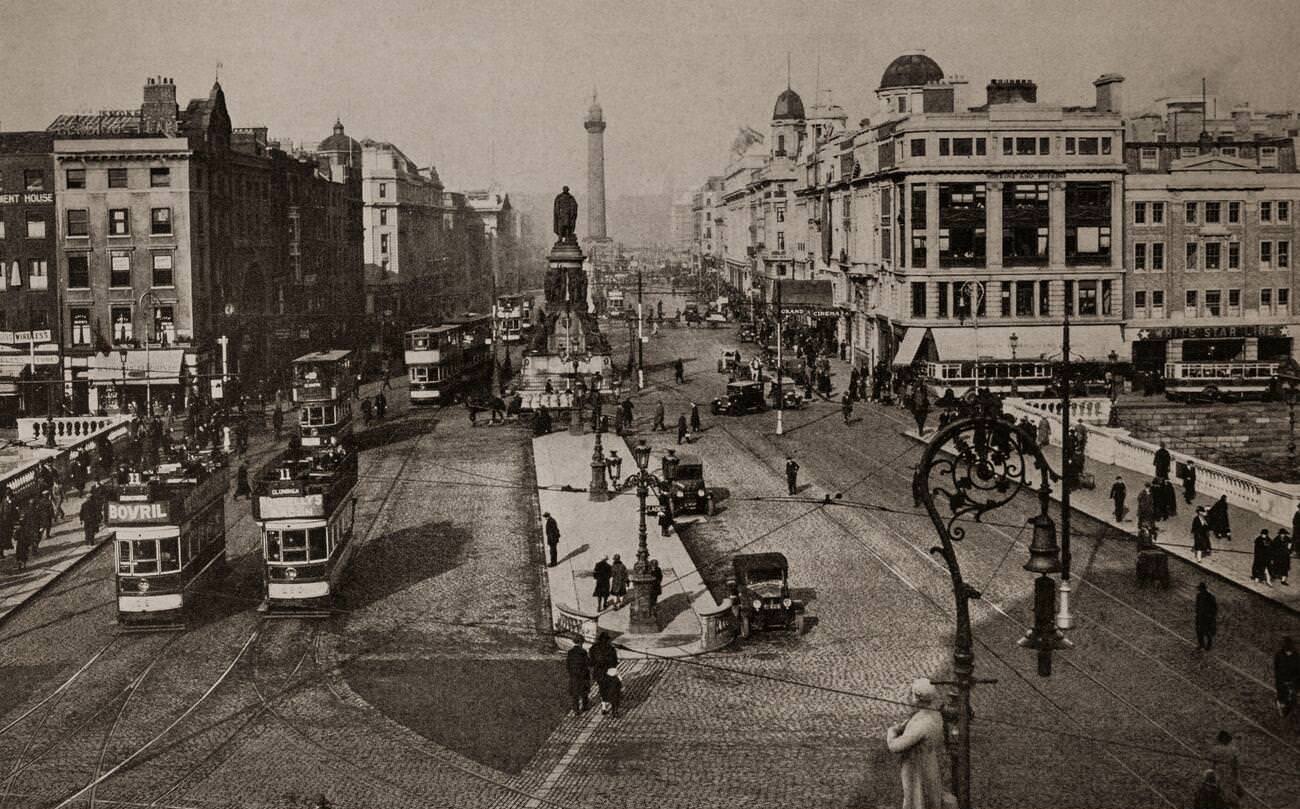 #41 The O’Connell Bridge over the River Liffey, in Dublin City, Ireland, 1920s.