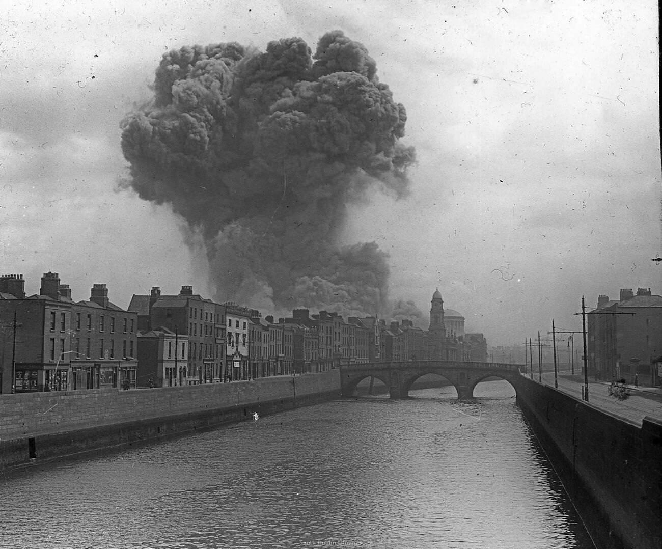 #7 The Four Courts exploding during the Irish Civil War, 1922.