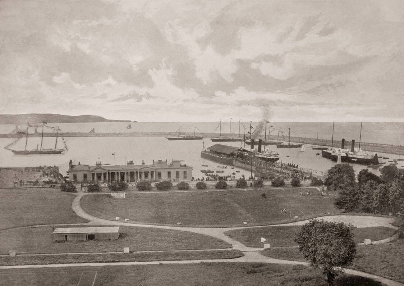 #34 View of paddle steamers and ferries in the harbour in Dún Laoghaire, a coastal town in County Dublin.