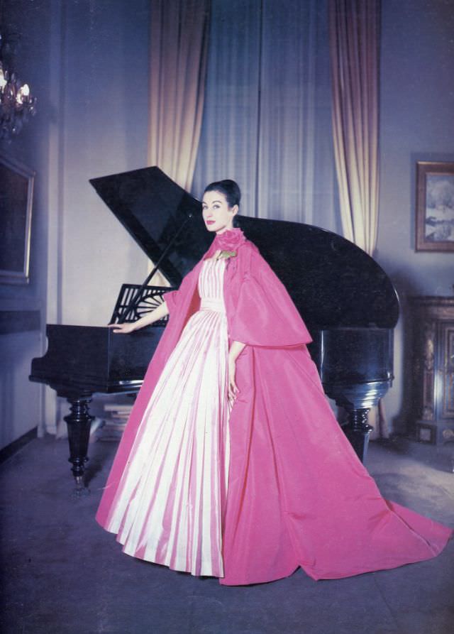 #35 Balmain’s evening gown called “Nuit à Trianon”, 1959.