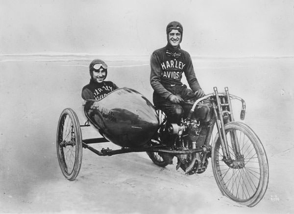 Hog Boys: Vintage Photos of The Harley-Davidson Racers Who Started It All Vehicles &; Transportation
