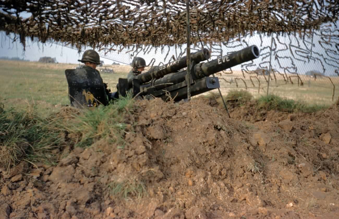 Korea-Krieg US ARMY / United States Army Leichte Feldhaubitze M101 / M2 105 mm – Korean War Leight Howitzer M101 / M2 105mm / 4.1 Inch, 1950s.