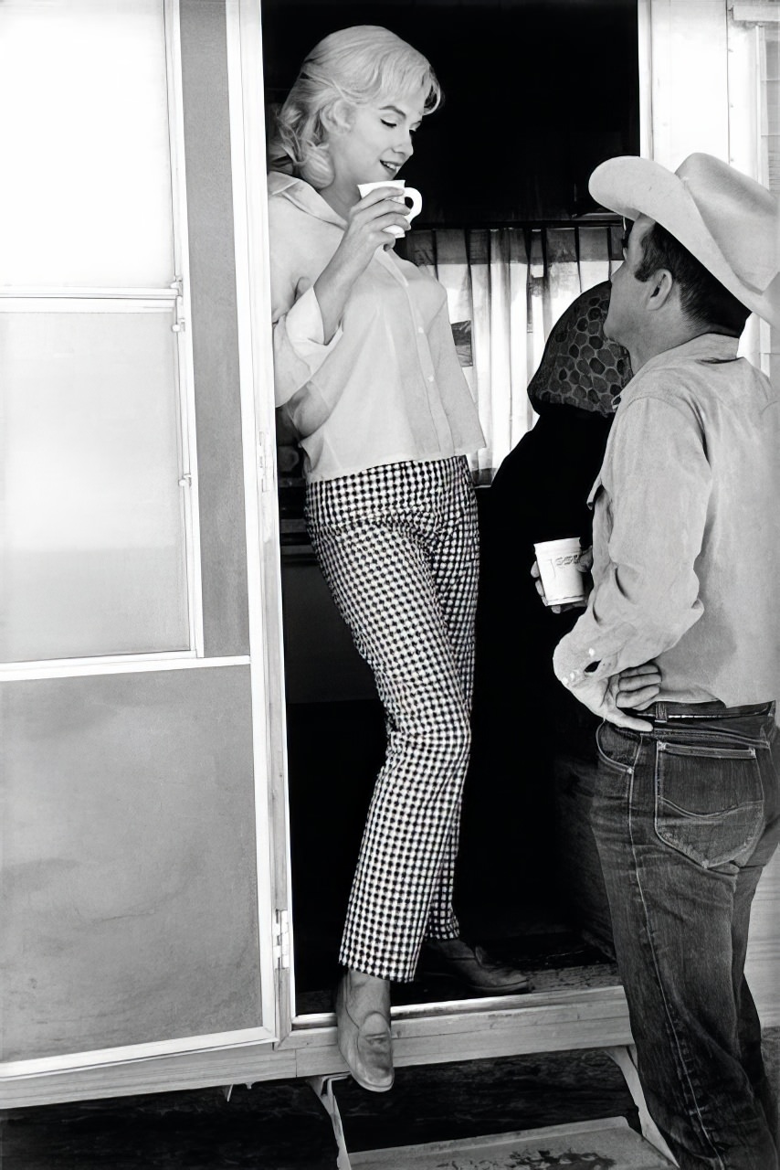 Intimate and Candid Marilyn Monroe through the Lens of Eve Arnold Celebrities