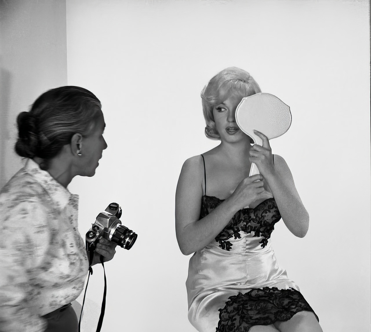 Intimate and Candid Marilyn Monroe through the Lens of Eve Arnold Celebrities