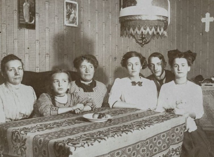 #5 Family gathered around a dining room table
