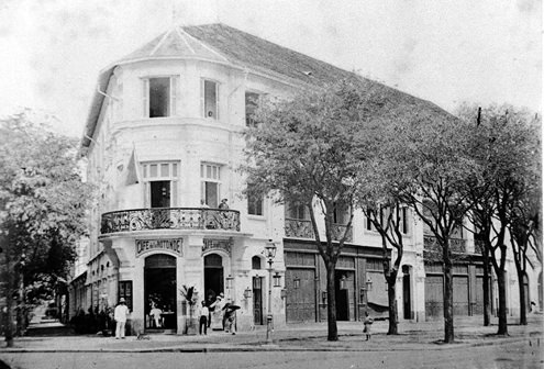#11 Rotonde Café, 1890s