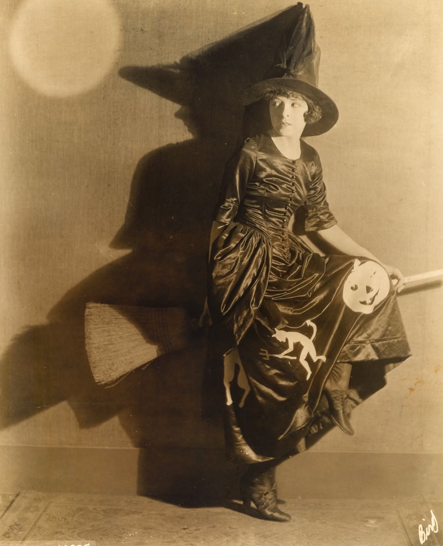 #13 Colleen Moore, 1920