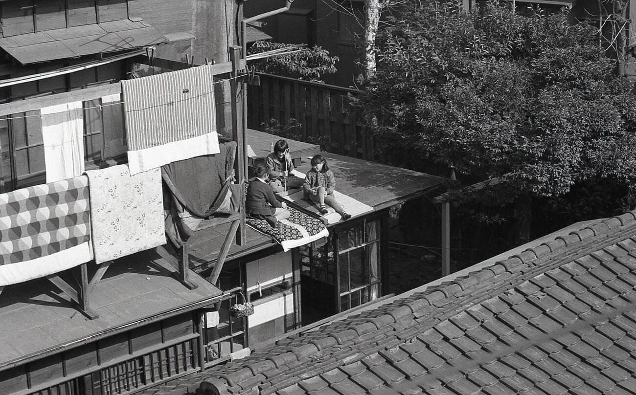 #20 Children enjoying the sun on a rooftop in Tengenji, Tokyo, 1957.
